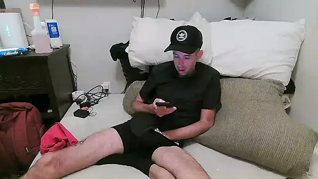 Snapshot of smokenstrokex chatting on 10/03/25, 02:36 smokenstrokex online show from 10/03/25, 02:36