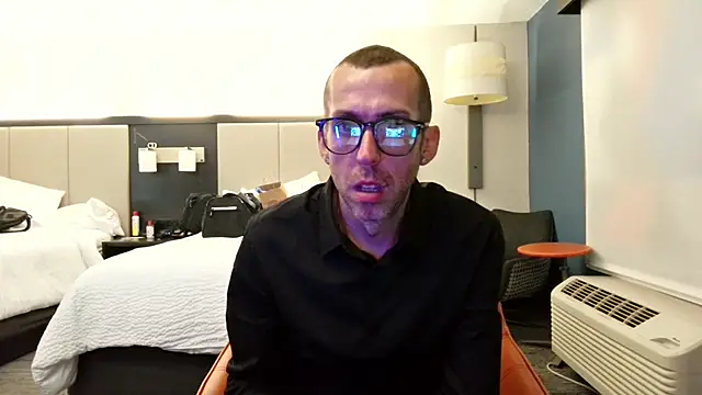 Snapshot of smokenstrokex chatting on 10/06/25, 03:15 smokenstrokex online show from 10/06/25, 03:15