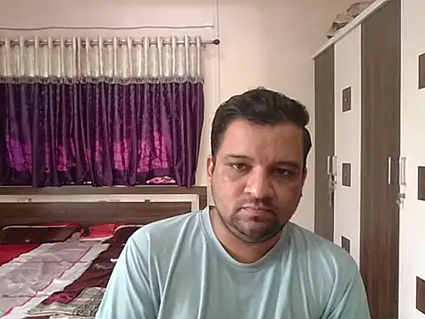 Snapshot of dhruv_love chatting on 10/10/25, 04:11 dhruv love online show from 10/10/25, 04:11