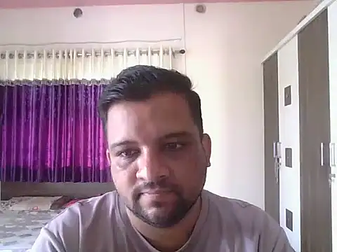 Snapshot of dhruv_love chatting on 10/24/25, 03:58 dhruv love online show from 10/24/25, 03:58
