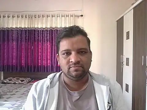 Snapshot of dhruv_love chatting on 12/18/25, 04:18 dhruv love online show from 12/18/25, 04:18