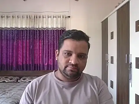 Snapshot of dhruv_love chatting on 12/22/25, 04:09 dhruv love online show from 12/22/25, 04:09