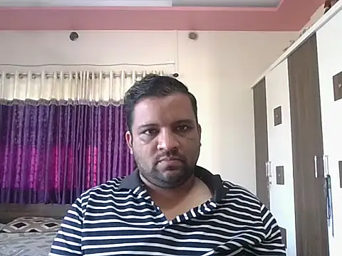 Snapshot of dhruv_love chatting on 12/23/25, 04:43 dhruv love online show from 12/23/25, 04:43