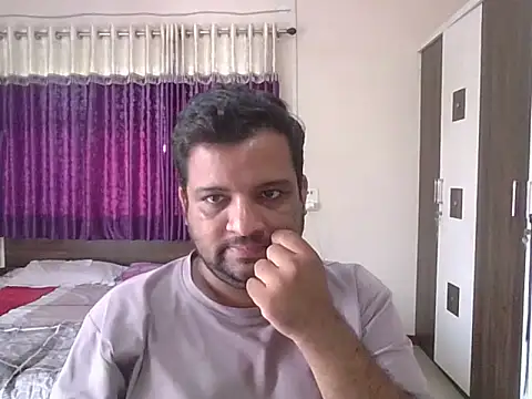 Snapshot of dhruv_love chatting on 02/12/26, 04:18 dhruv love online show from 02/12/26, 04:18