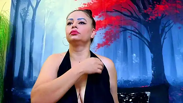 Snapshot of ElizabethEven chatting on 10/15/25, 08:31 ElizabethEven online show from 10/15/25, 08:31