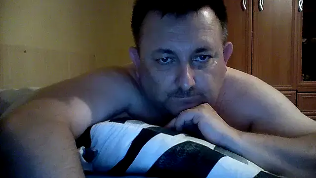 Snapshot of Novy73 chatting on 09/21/25, 08:43 Novy73 online show from 09/21/25, 08:43