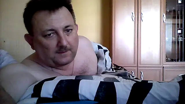 Snapshot of Novy73 chatting on 10/23/25, 08:13 Novy73 online show from 10/23/25, 08:13