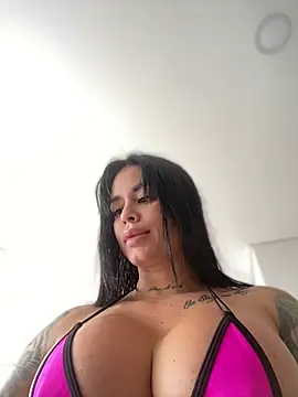 Snapshot of LaraHenao chatting on 02/04/26, 03:51 LaraHenao online show from 02/04/26, 03:51