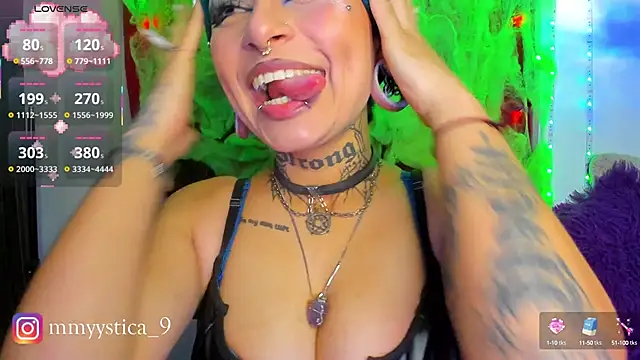 Snapshot of Rainnbow_ chatting on 10/02/25, 06:42 Rainnbow online show from 10/02/25, 06:42