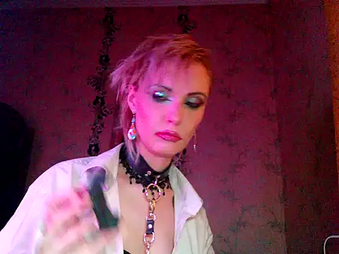 Snapshot of WildMissNiks chatting on 12/04/25, 08:23 WildMissNiks online show from 12/04/25, 08:23