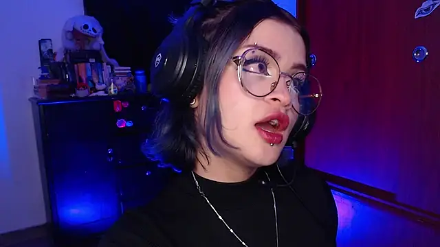 Snapshot of Raventh_ chatting on 01/07/26, 01:19 Raventh online show from 01/07/26, 01:19