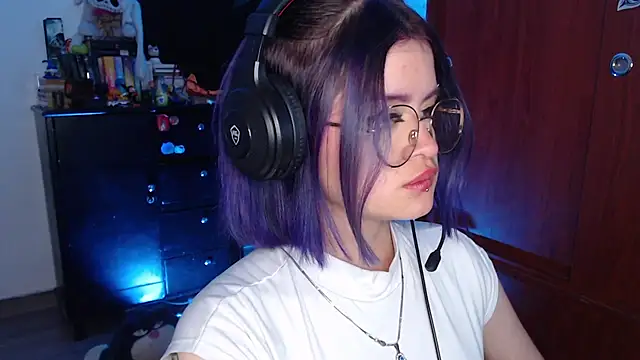 Snapshot of Raventh_ chatting on 01/11/26, 03:22 Raventh online show from 01/11/26, 03:22