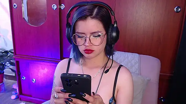 Snapshot of Raventh_ chatting on 02/16/26, 12:34 Raventh online show from 02/16/26, 12:34