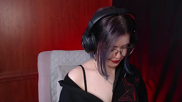 Snapshot of Raventh_ chatting on 02/20/26, 01:33 Raventh online show from 02/20/26, 01:33