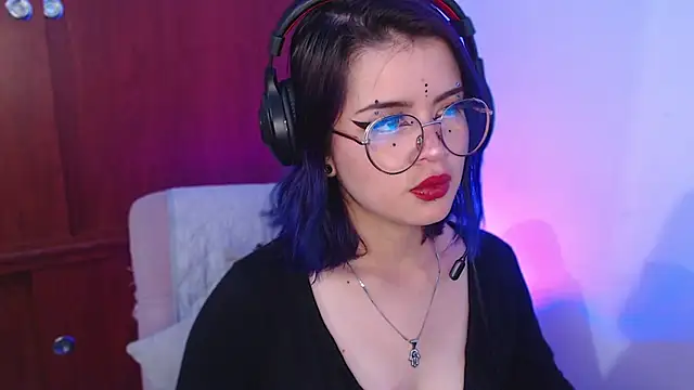 Snapshot of Raventh_ chatting on 03/27/26, 10:48 Raventh online show from 03/27/26, 10:48