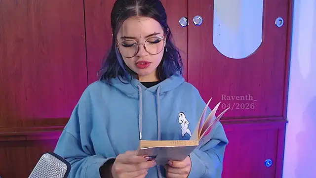 Snapshot of Raventh_ chatting on 04/19/26, 12:15 Raventh online show from 04/19/26, 12:15