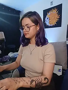 Snapshot of Raventh_ chatting on 07/18/26, 04:27 Raventh online show from 07/18/26, 04:27