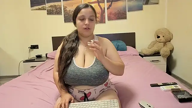 adelline online show from 06/12/26, 08:30