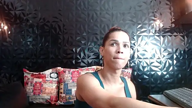 PINK  LOLA1 online show from 12/05/24, 10:34