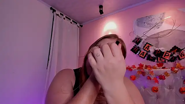 Snapshot of hannamartinn chatting on 10/24/25, 03:19 hannamartinn online show from 10/24/25, 03:19