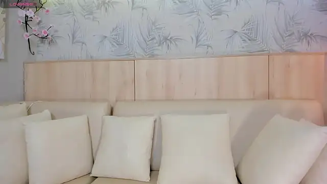 Snapshot of maryevans_ chatting on 10/27/25, 12:42 maryevans online show from 10/27/25, 12:42