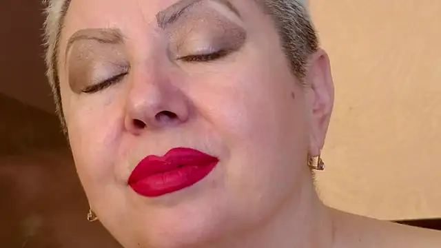 Snapshot of LadyPosh chatting on 10/30/25, 09:48 LadyPosh online show from 10/30/25, 09:48