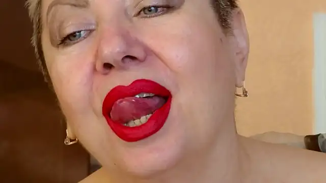 Snapshot of LadyPosh chatting on 11/07/25, 09:48 LadyPosh online show from 11/07/25, 09:48