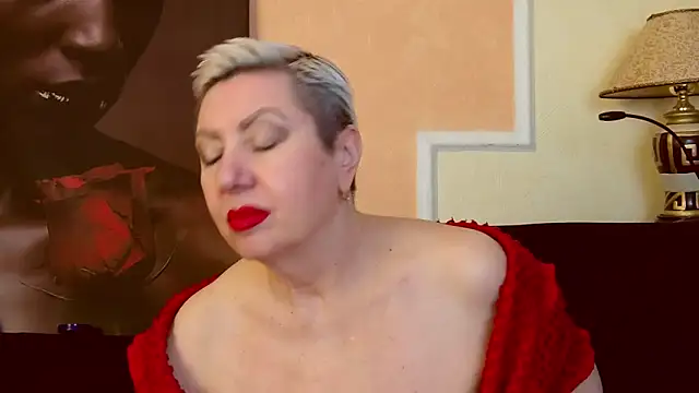 Snapshot of LadyPosh chatting on 11/11/25, 10:43 LadyPosh online show from 11/11/25, 10:43