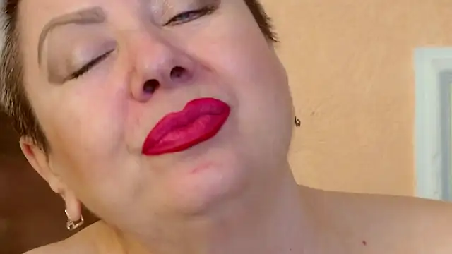 Snapshot of LadyPosh chatting on 11/19/25, 09:37 LadyPosh online show from 11/19/25, 09:37