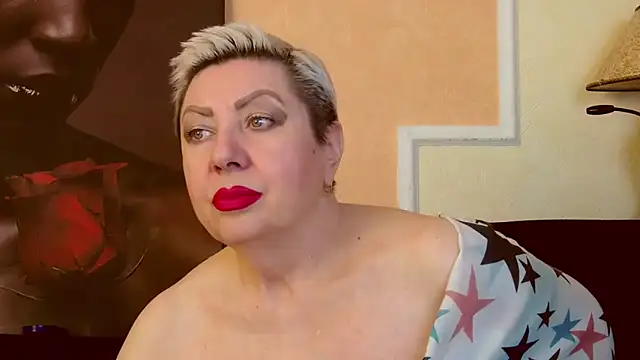 Snapshot of LadyPosh chatting on 11/20/25, 09:14 LadyPosh online show from 11/20/25, 09:14