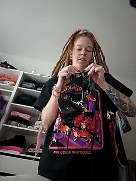 Snapshot of LucidLucy chatting on 10/07/25, 12:46 LucidLucy online show from 10/07/25, 12:46