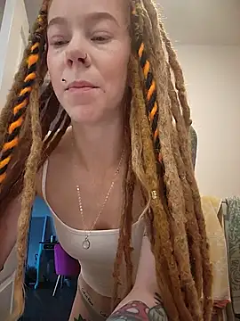 Snapshot of LucidLucy chatting on 11/04/25, 12:59 LucidLucy online show from 11/04/25, 12:59