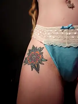 Snapshot of LucidLucy chatting on 11/13/25, 12:42 LucidLucy online show from 11/13/25, 12:42