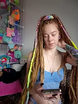 Snapshot of LucidLucy chatting on 11/18/25, 02:32 LucidLucy online show from 11/18/25, 02:32