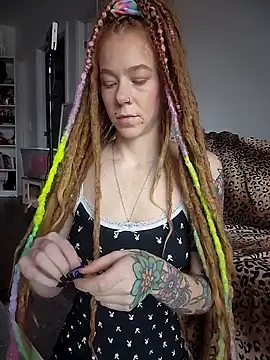 Snapshot of LucidLucy chatting on 11/29/25, 02:31 LucidLucy online show from 11/29/25, 02:31