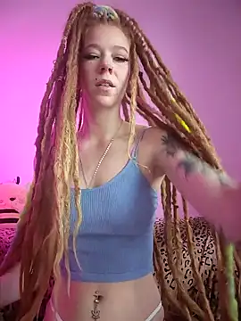 Snapshot of LucidLucy chatting on 12/04/25, 02:04 LucidLucy online show from 12/04/25, 02:04