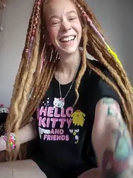 Snapshot of LucidLucy chatting on 12/05/25, 01:52 LucidLucy online show from 12/05/25, 01:52