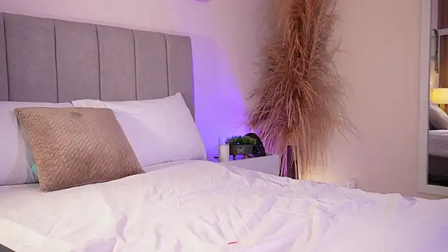 Snapshot of curvyliciousss chatting on 10/02/25, 04:25 curvyliciousss online show from 10/02/25, 04:25