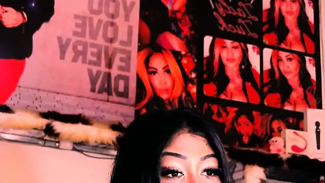 Snapshot of indian_dreamgirl chatting on 09/28/25, 12:43 indian dreamgirl online show from 09/28/25, 12:43