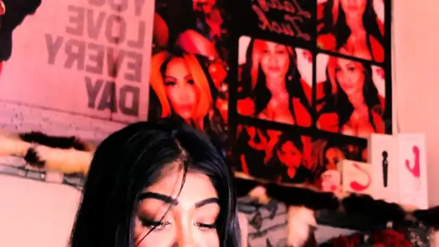 Snapshot of indian_dreamgirl chatting on 10/22/25, 08:19 indian dreamgirl online show from 10/22/25, 08:19