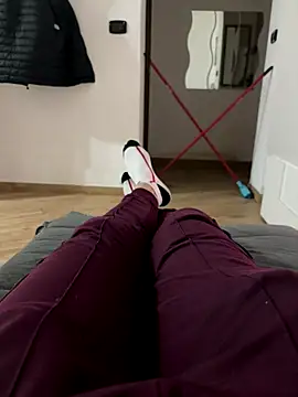 Snapshot of Io1994 chatting on 12/13/25, 11:32 Io1994 online show from 12/13/25, 11:32