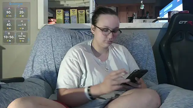 Snapshot of ZeTurtleMaster chatting on 10/17/25, 03:10 ZeTurtleMaster online show from 10/17/25, 03:10