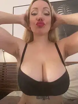 Snapshot of SofiaJoy chatting on 02/20/26, 02:06 SofiaJoy online show from 02/20/26, 02:06