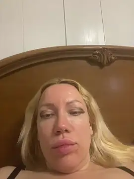 Snapshot of SofiaJoy chatting on 05/18/26, 04:35 SofiaJoy online show from 05/18/26, 04:35