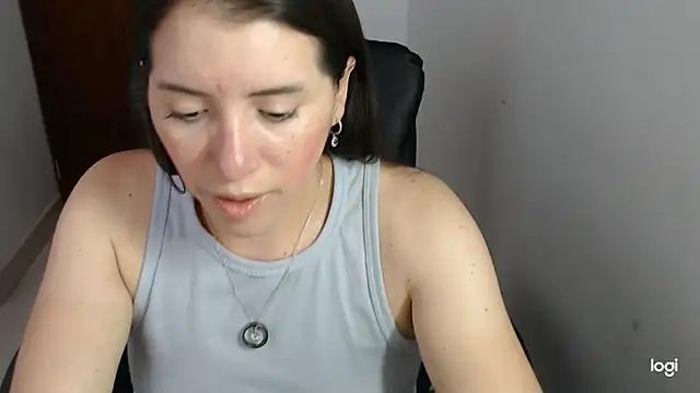 Snapshot of spicey_latina chatting on 04/01/26, 08:39 spicey latina online show from 04/01/26, 08:39