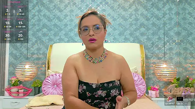 MarilynVega1 online show from 11/12/25, 08:52