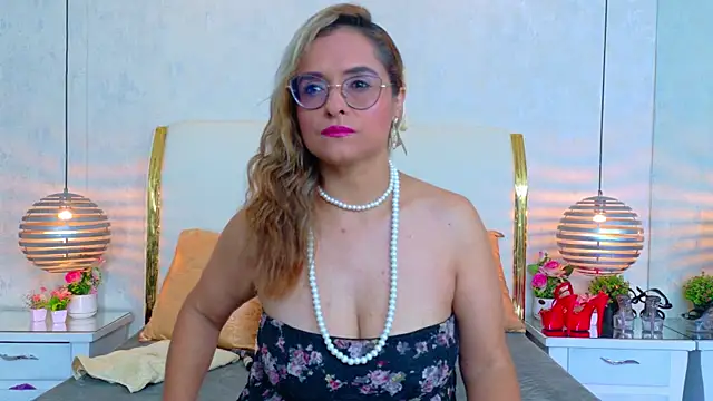 MarilynVega1 online show from 07/09/26, 08:57