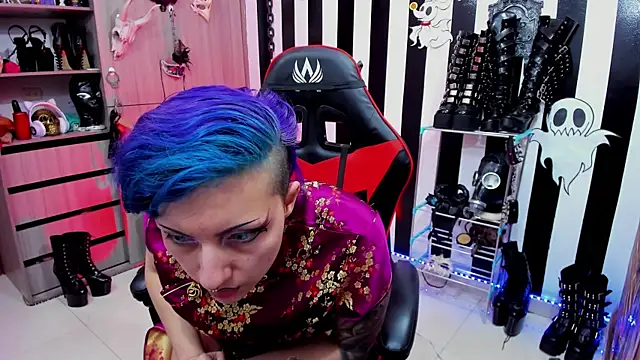 Snapshot of Mistress_Yelena chatting on 03/20/25, 11:45 Mistress Yelena online show from 03/20/25, 11:45