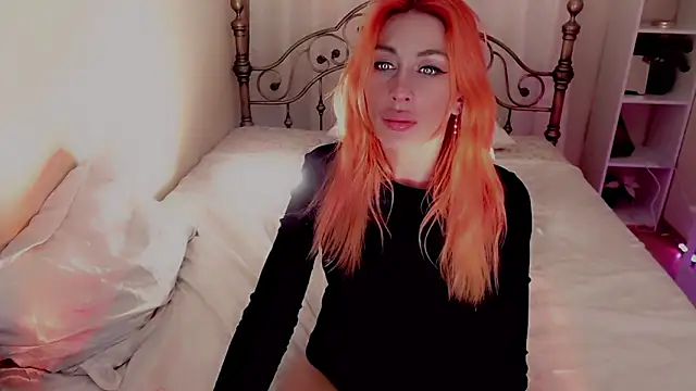 Snapshot of AnnieGOld_ chatting on 12/06/24, 08:37 AnnieGOld online show from 12/06/24, 08:37