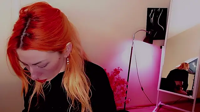 Snapshot of AnnieGOld_ chatting on 12/07/24, 10:39 AnnieGOld online show from 12/07/24, 10:39